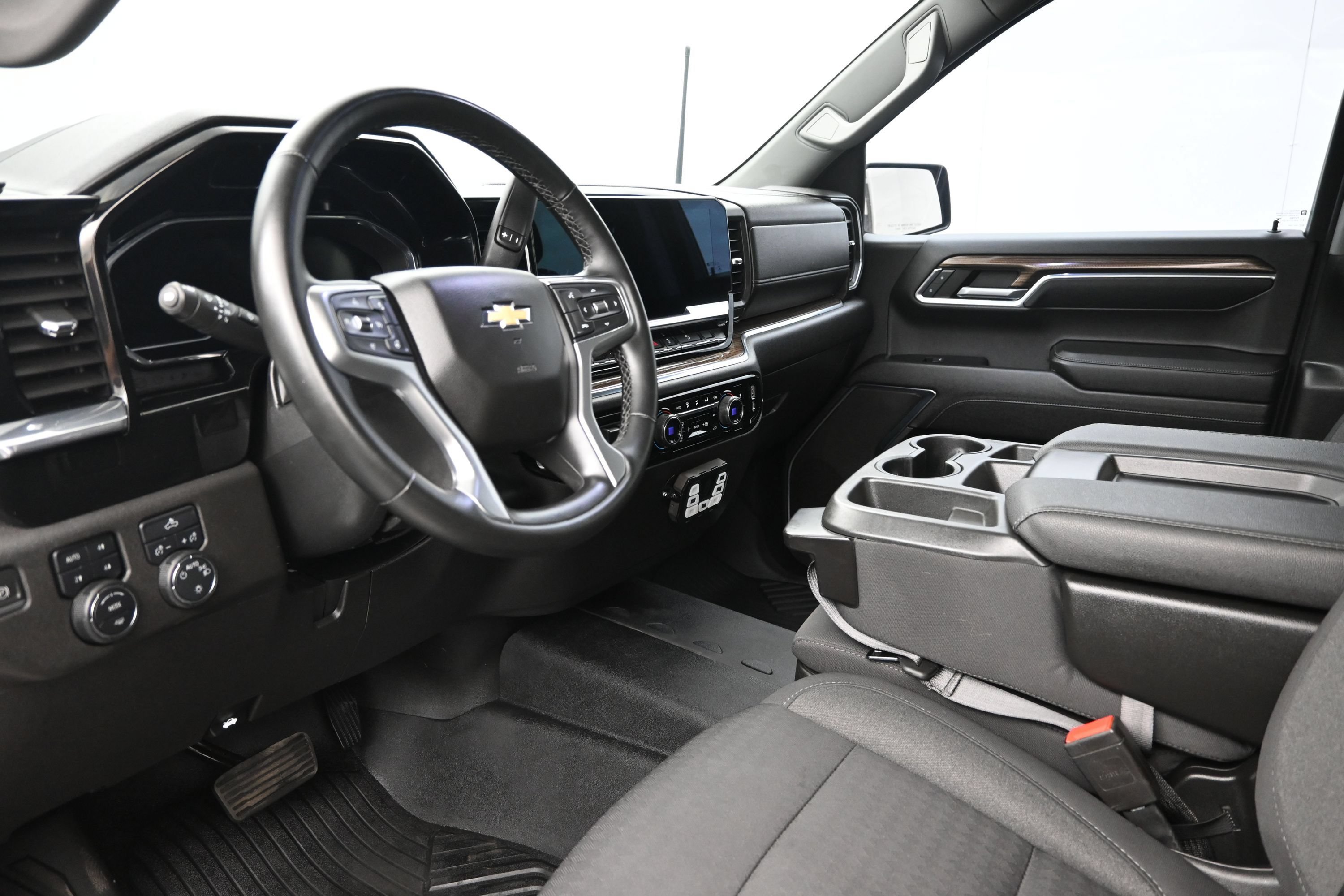 Used 2023 Chevrolet Silverado 1500 LT AWD/4WD image 10