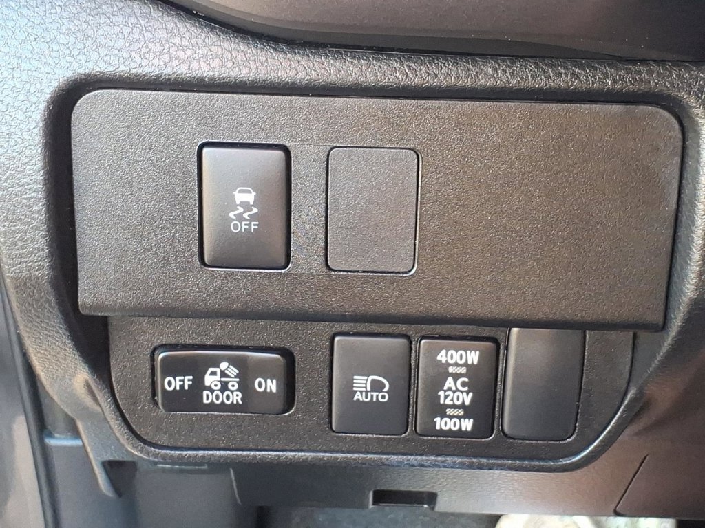 Used 2020 Toyota Tacoma TRD Off-Road w/ Technology Package AWD/4WD image 16