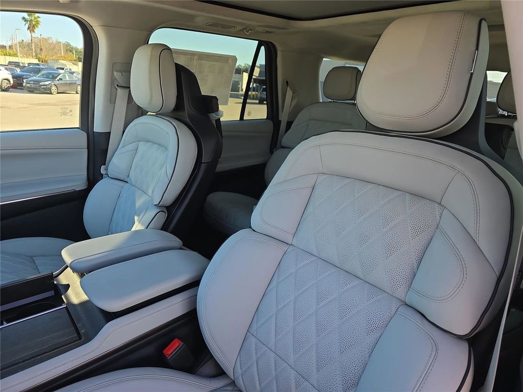New 2026 Lincoln Navigator L Black Label w/ Black Label Special Edition image 17