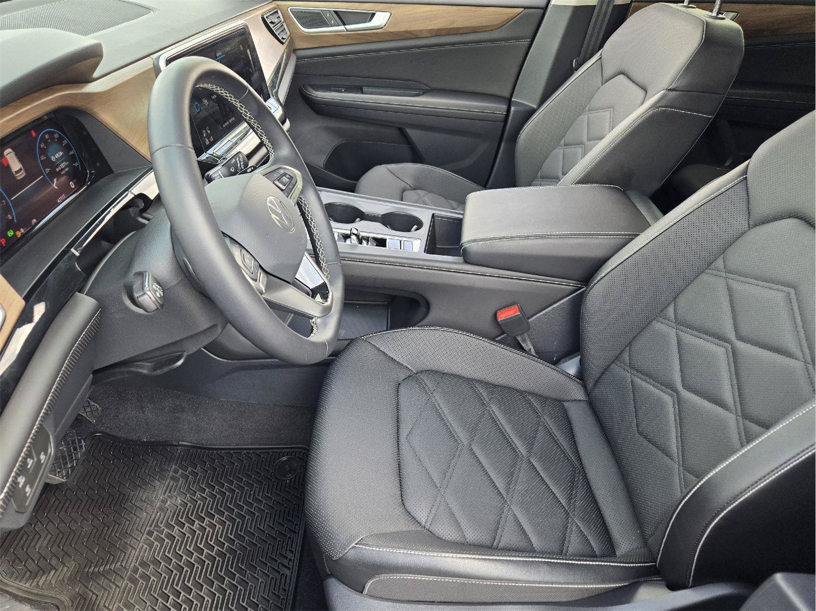 Used 2024 Volkswagen Atlas SE FWD image 12