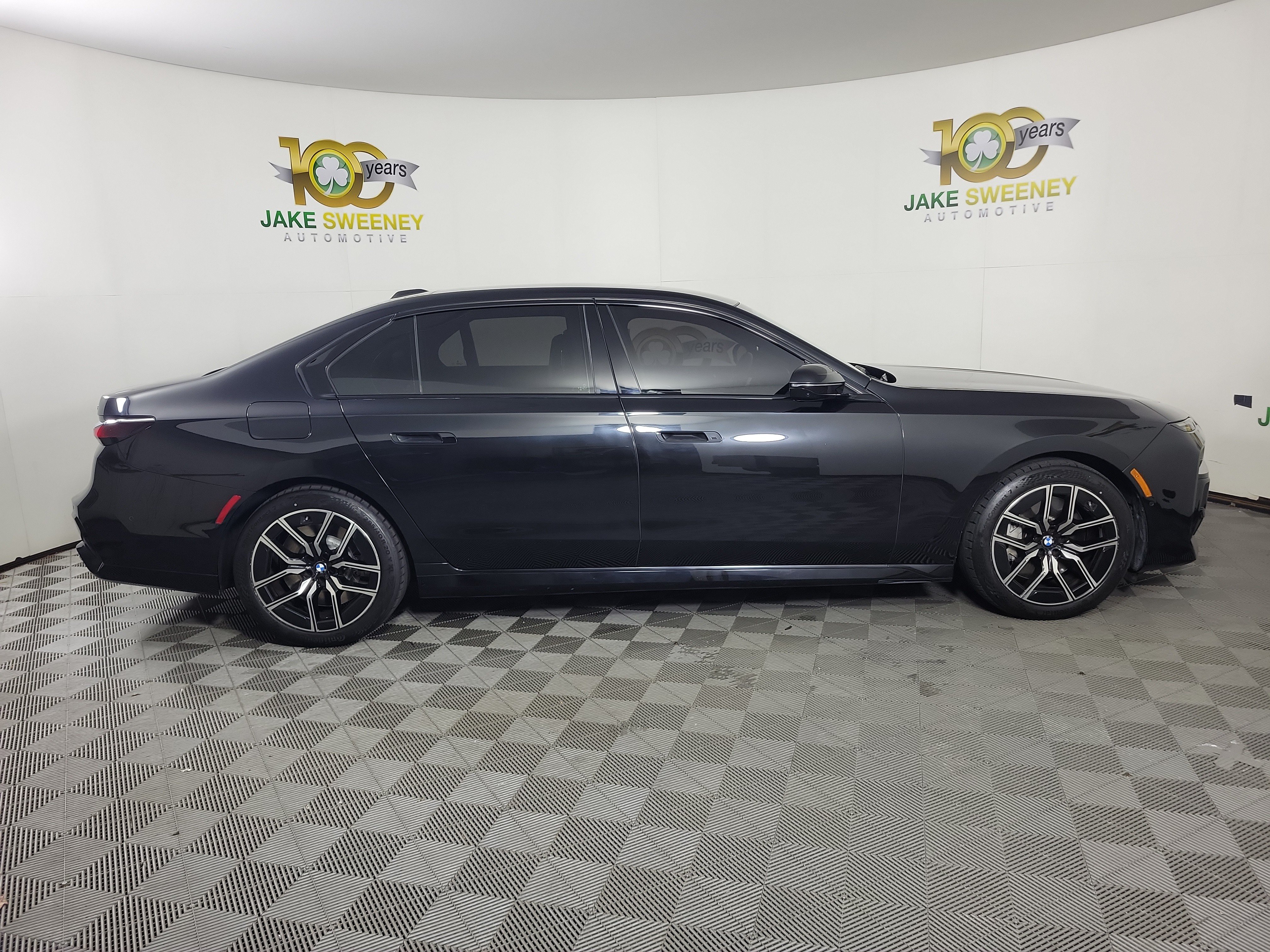 Certified 2023 BMW 760i xDrive AWD/4WD image 7