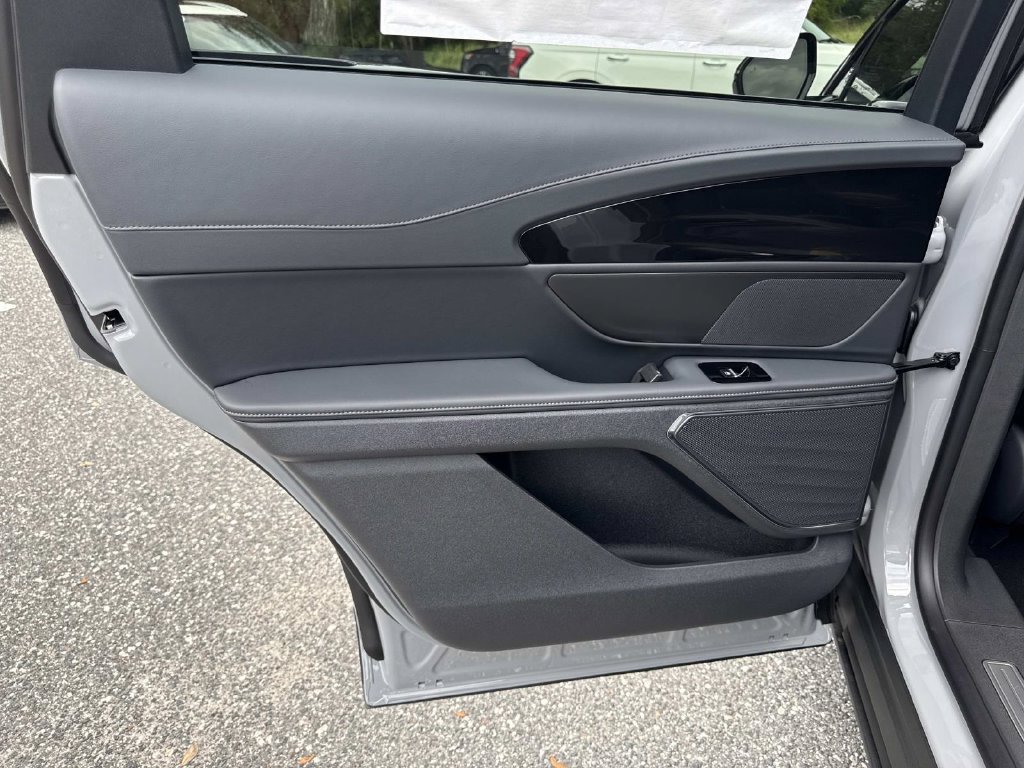 New 2026 Lincoln Nautilus Premier AWD/4WD image 13