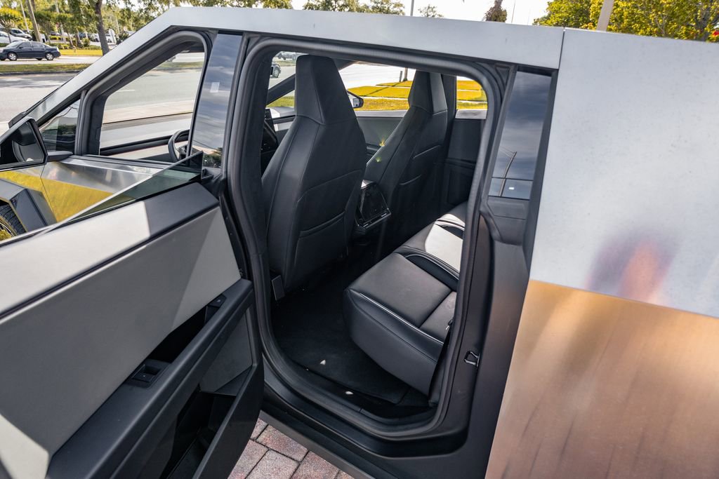 Used 2024 Tesla Cybertruck AWD Crew Cab image 34