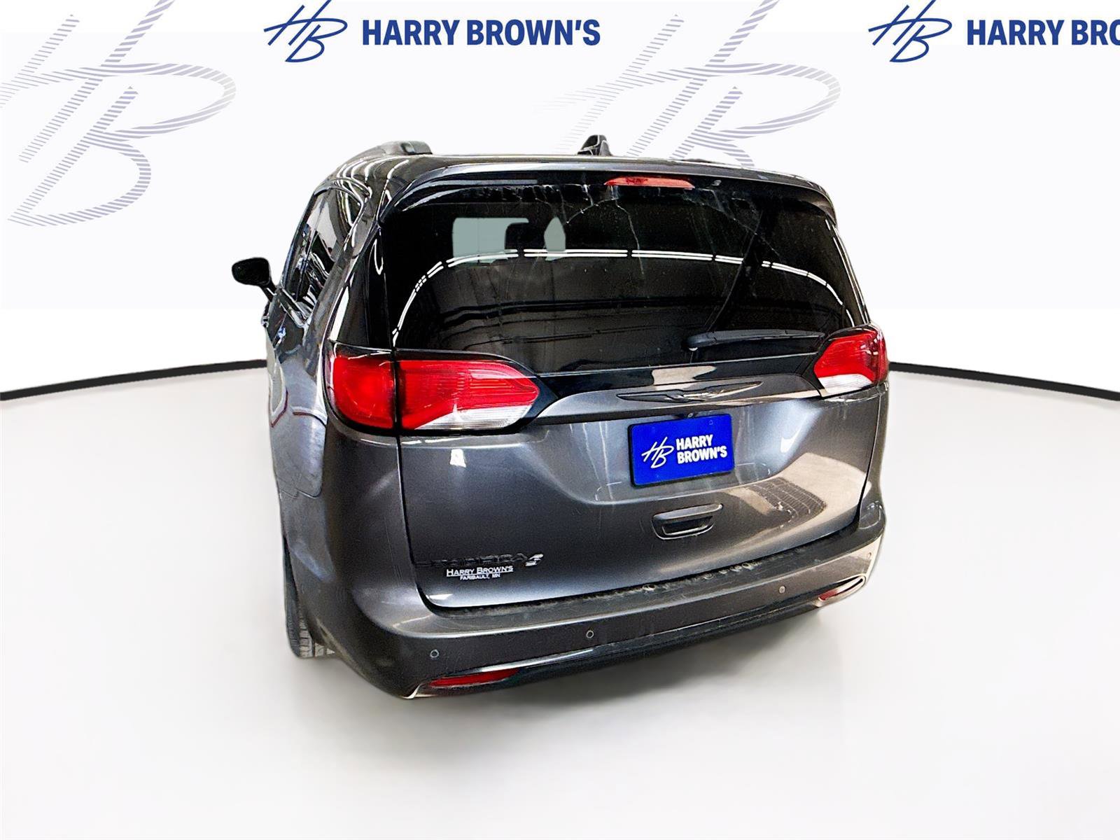 Used 2020 Chrysler Pacifica Touring-L Plus w/ Advanced Safetytec Group image 9