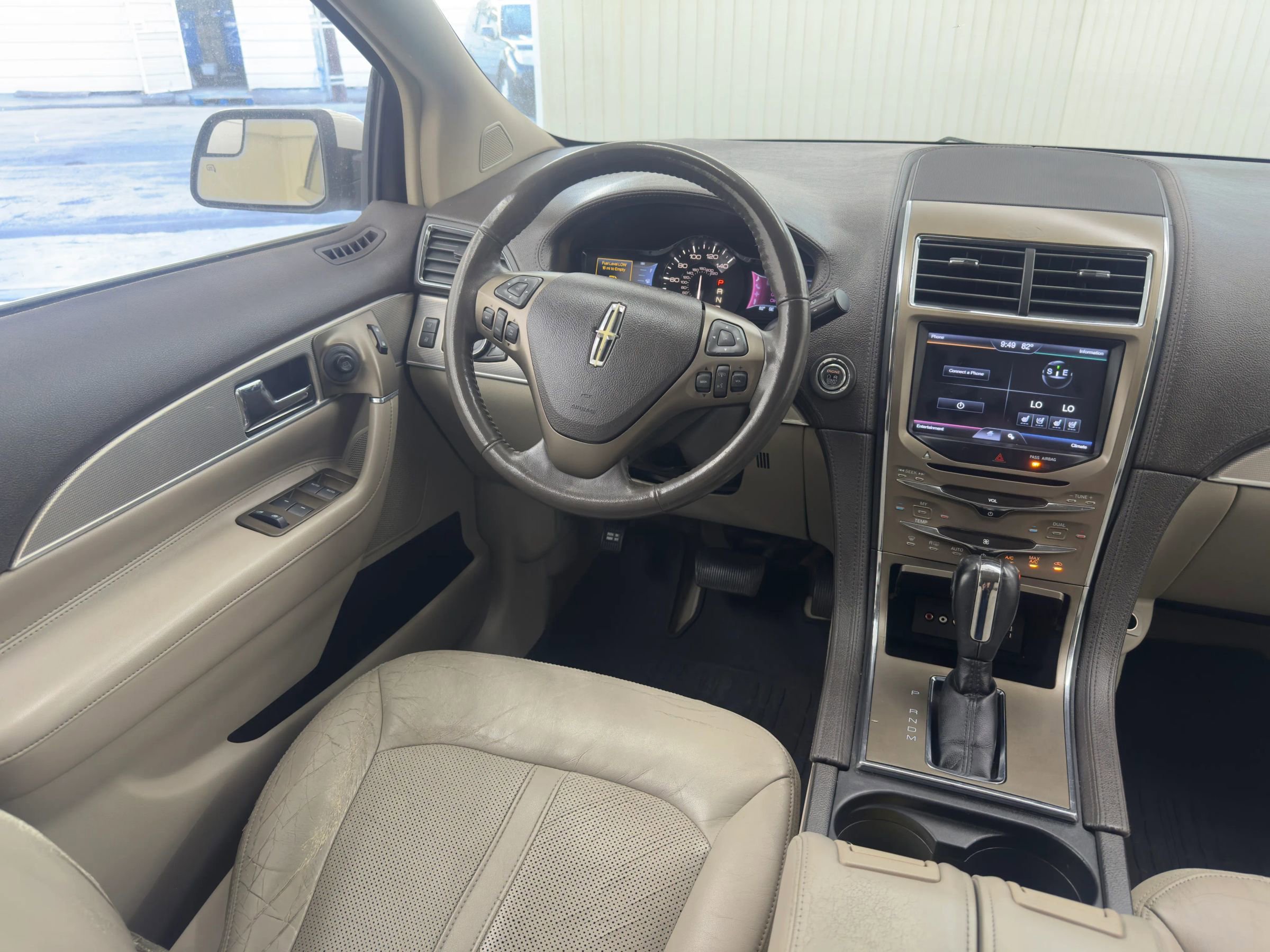 Used 2012 Lincoln MKX FWD image 12