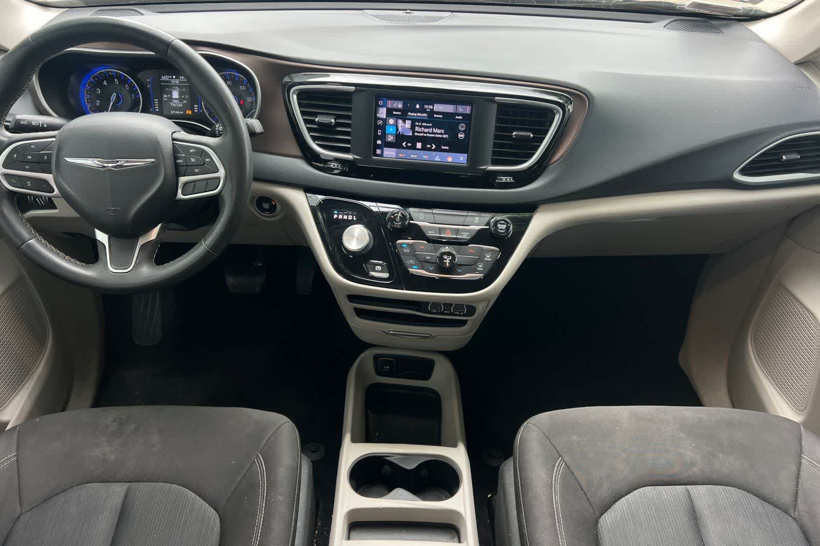 Used 2022 Chrysler Voyager LX FWD image 4