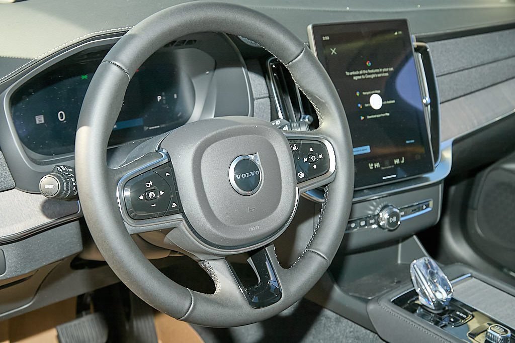 New 2026 Volvo XC90 B5 Ultra w/ Protection Package AWD/4WD image 13