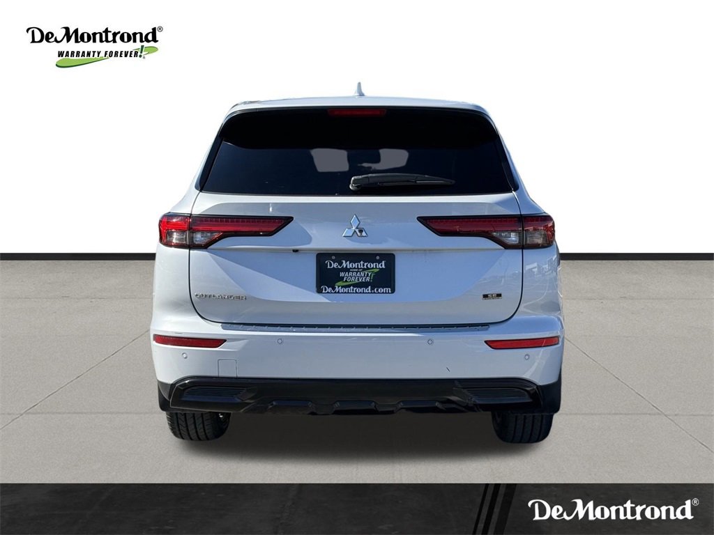 Used 2023 Mitsubishi Outlander SE image 7