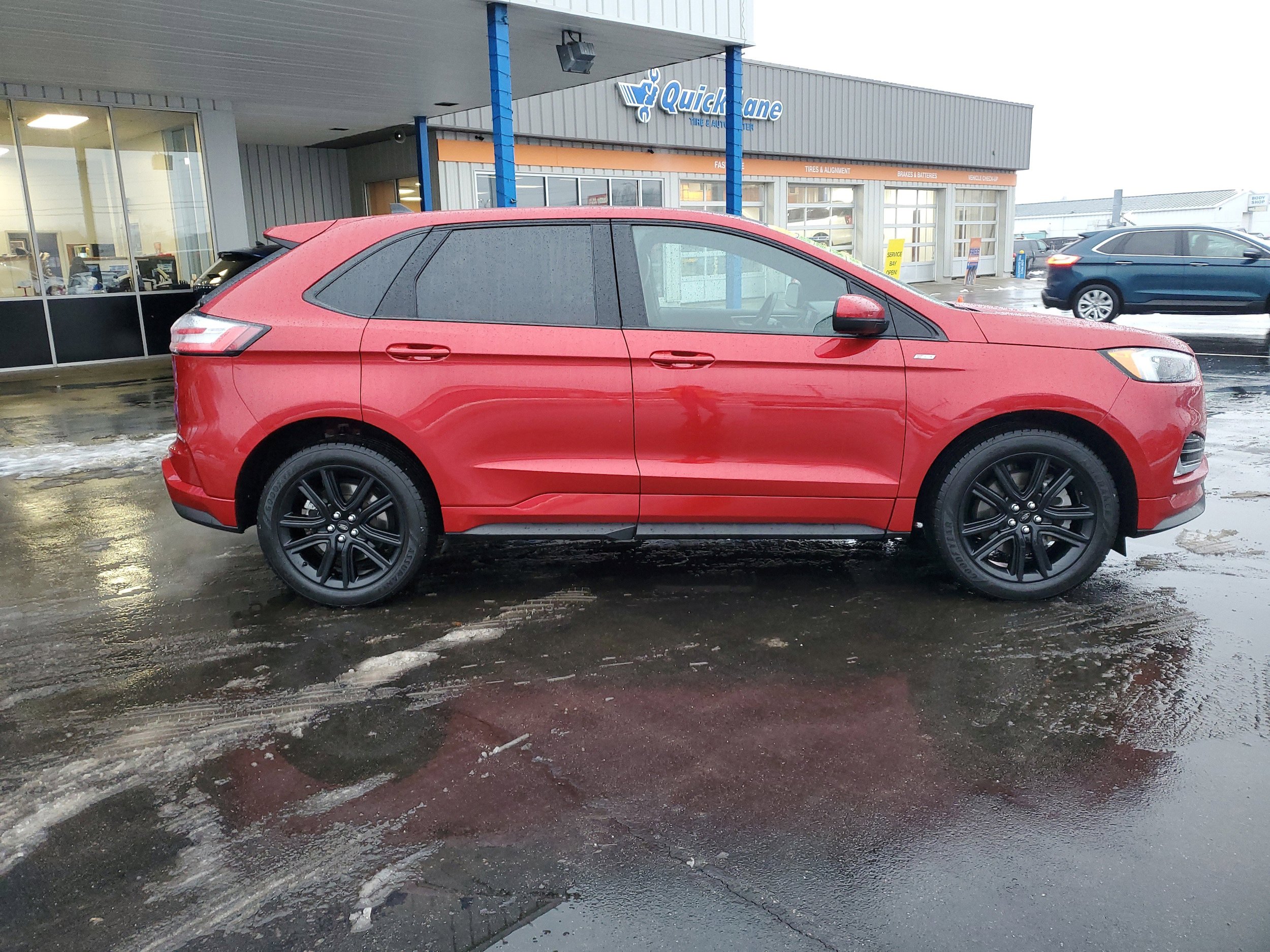 Used 2024 Ford Edge ST-Line w/ Class II Trailer Tow Package AWD/4WD image 5