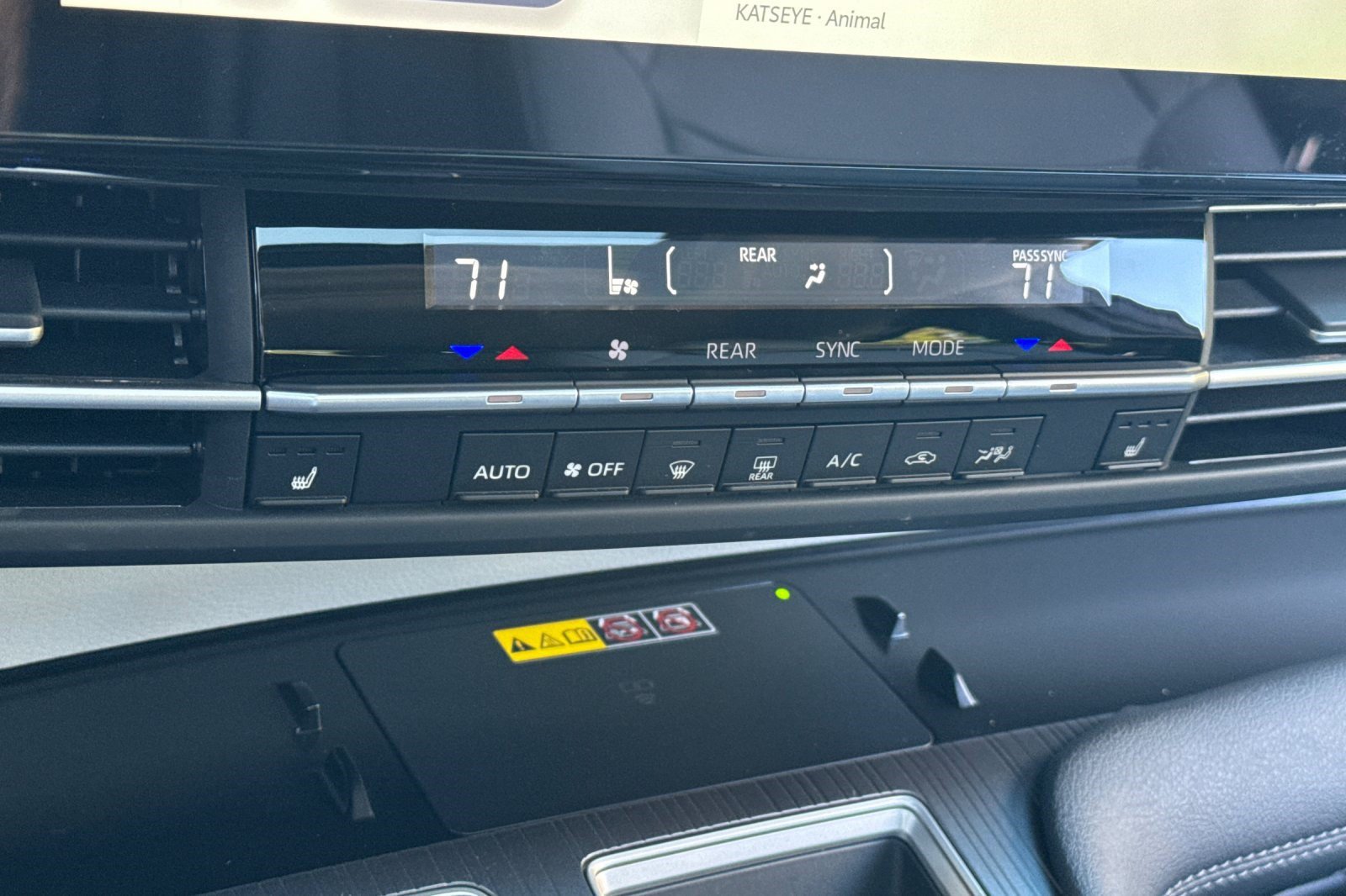 Used 2025 Toyota Sienna XLE w/ XLE Plus Package AWD/4WD image 18