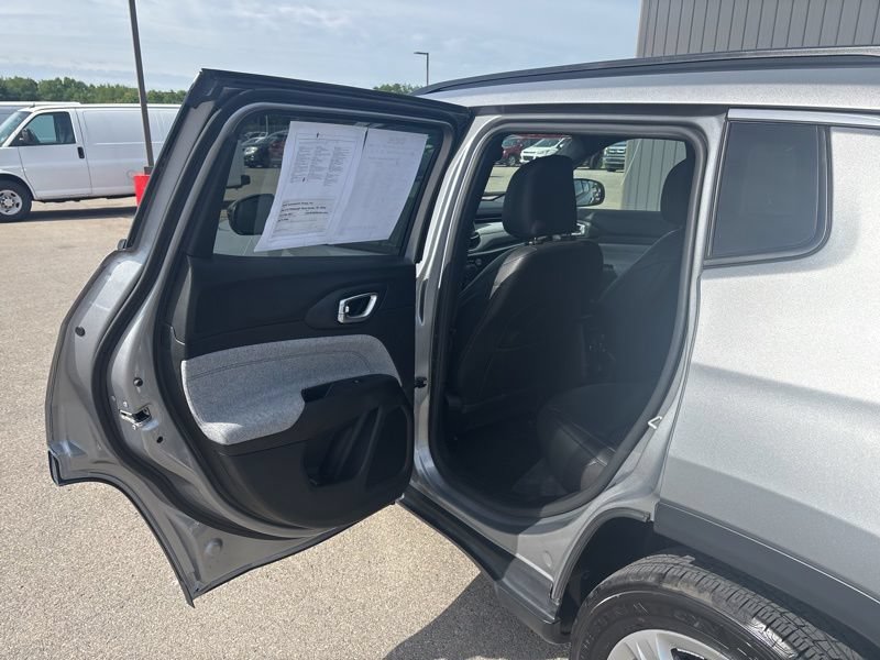 Used 2023 Jeep Compass Latitude AWD/4WD image 17