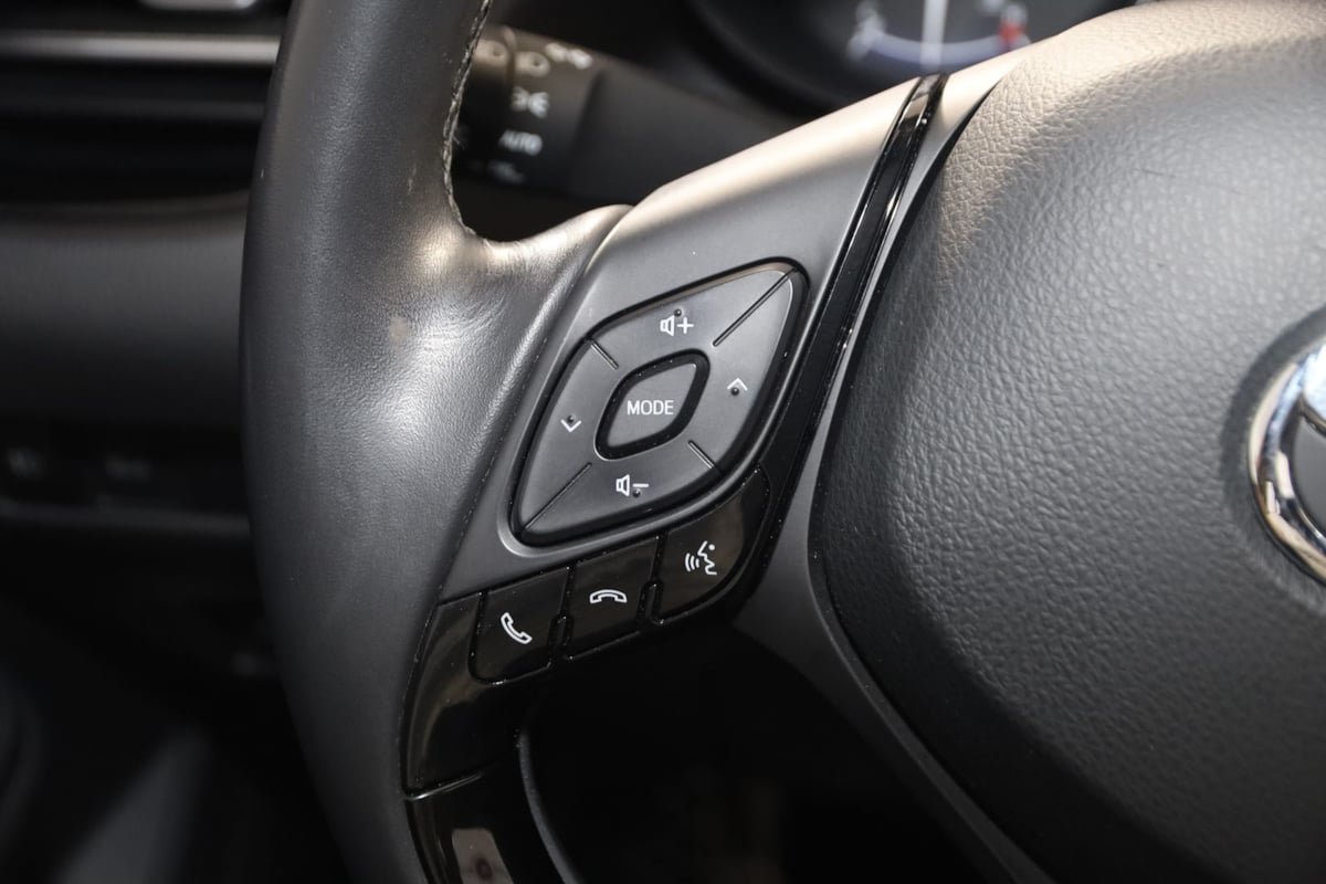 Used 2018 Toyota C-HR XLE FWD image 31