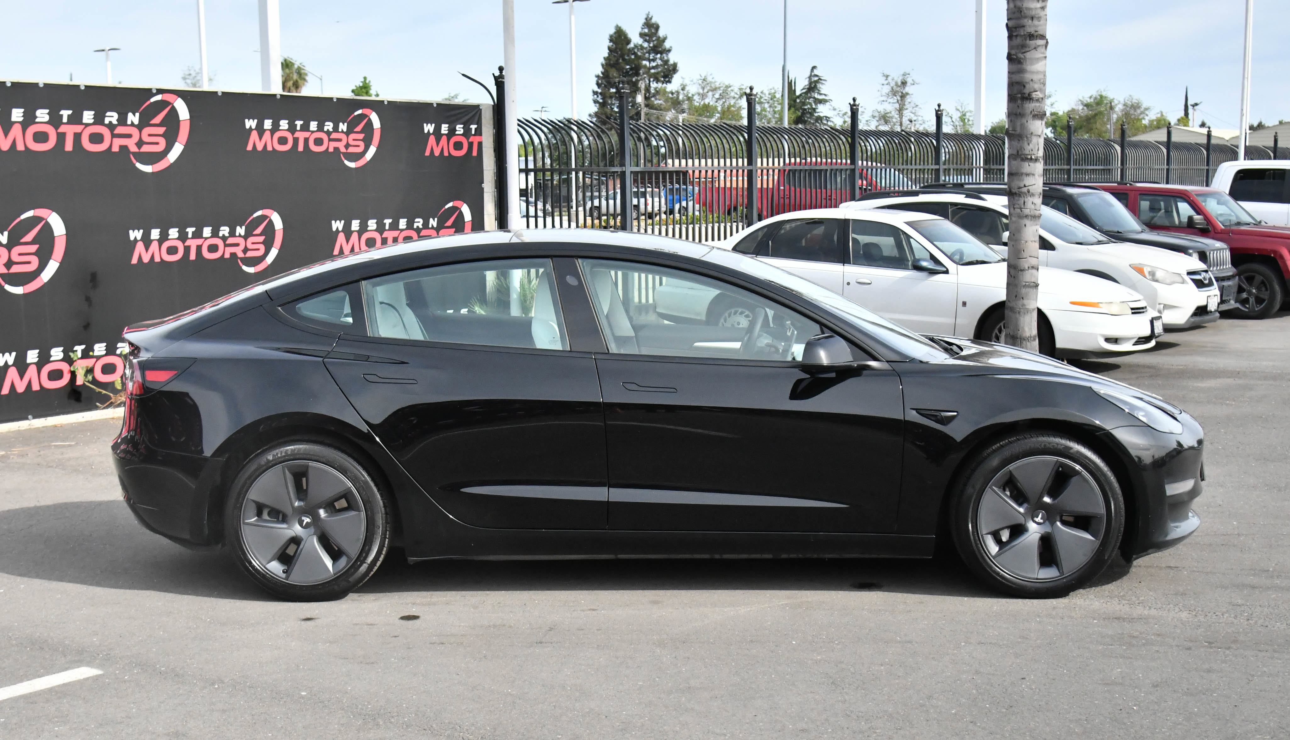 Used 2023 Tesla Model 3 Standard Range RWD image 9