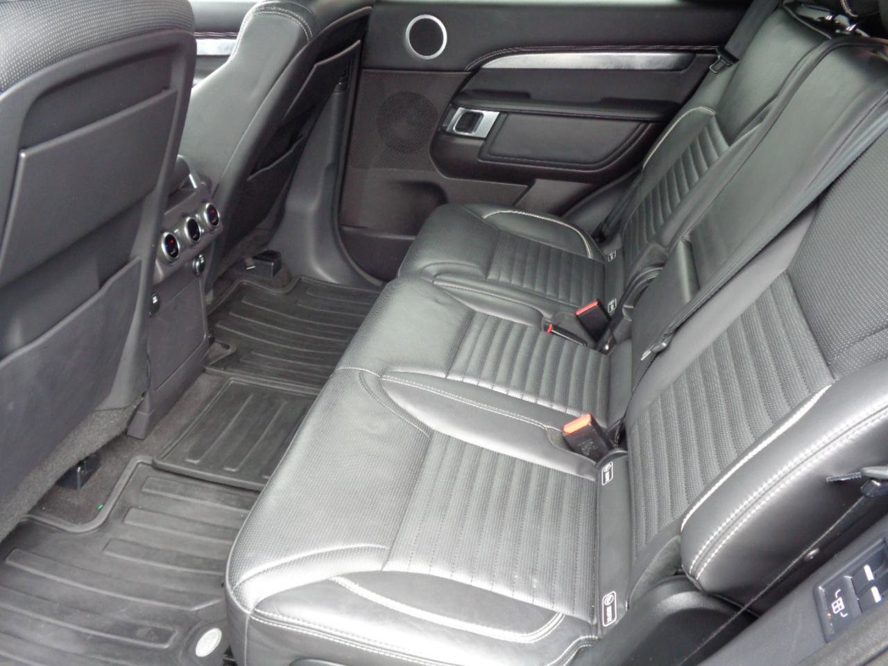 Used 2017 Land Rover Discovery First Edition image 28