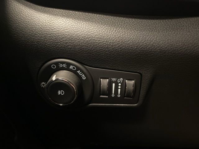 Used 2025 Jeep Compass Limited w/ Sun & Sound Group image 20