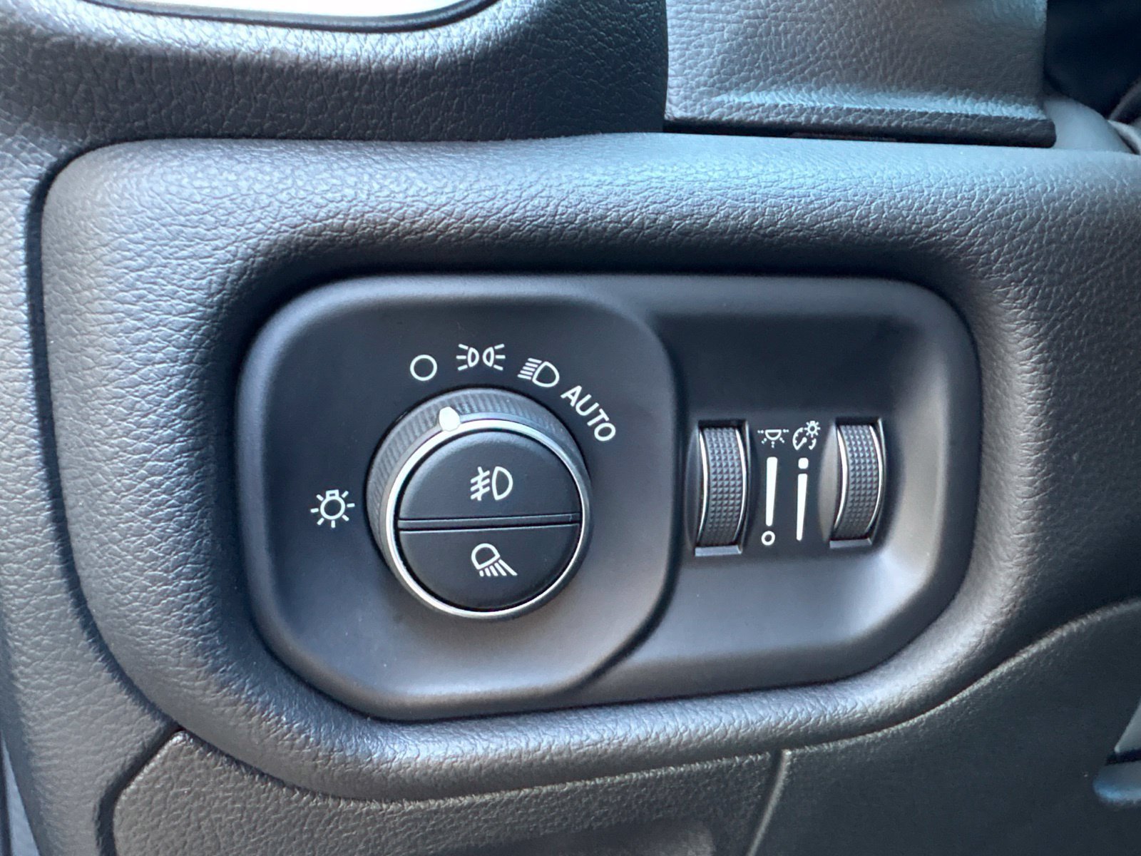 Used 2024 RAM 1500 Laramie RWD image 13