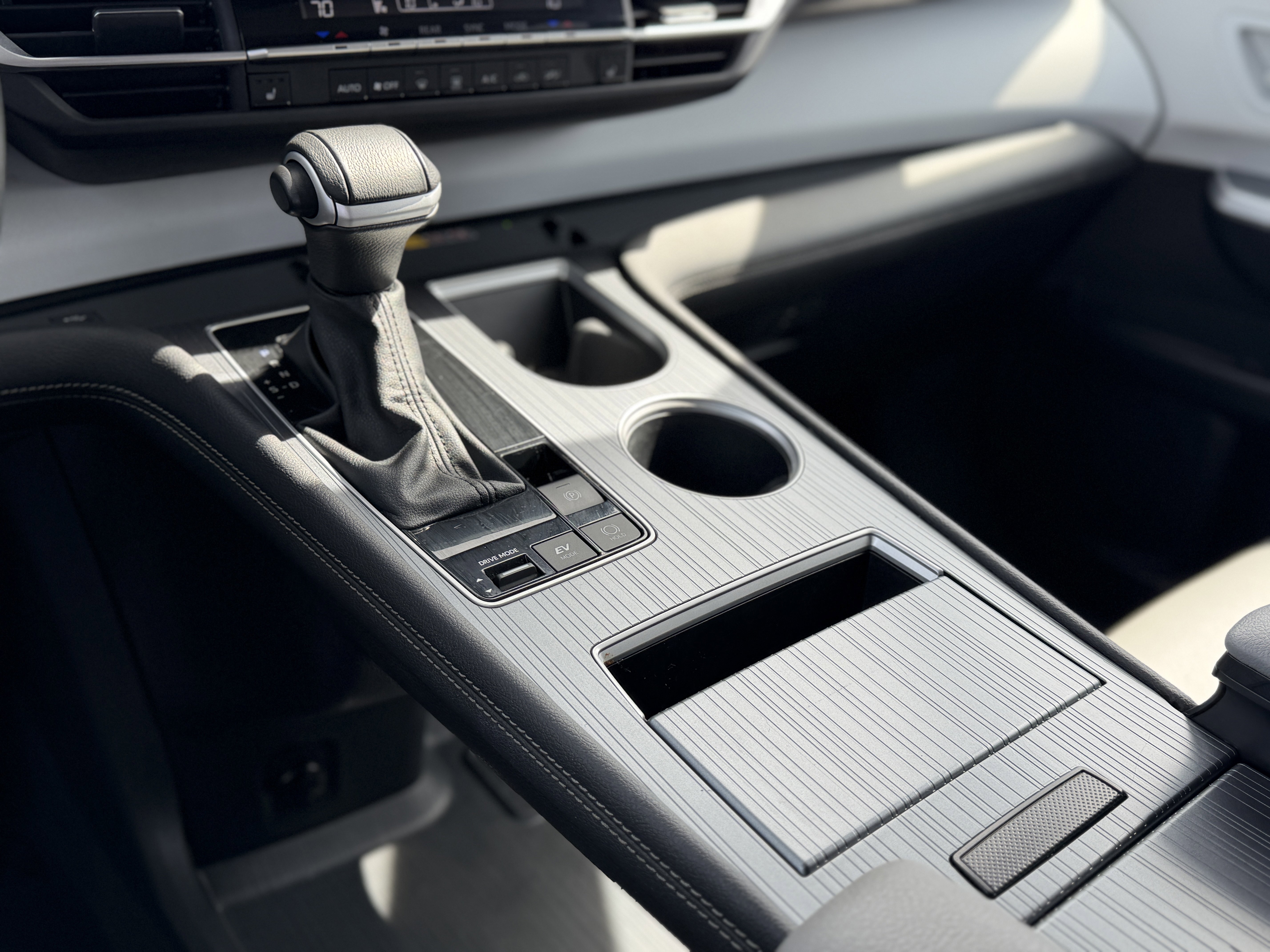 Used 2025 Toyota Sienna XLE FWD image 17