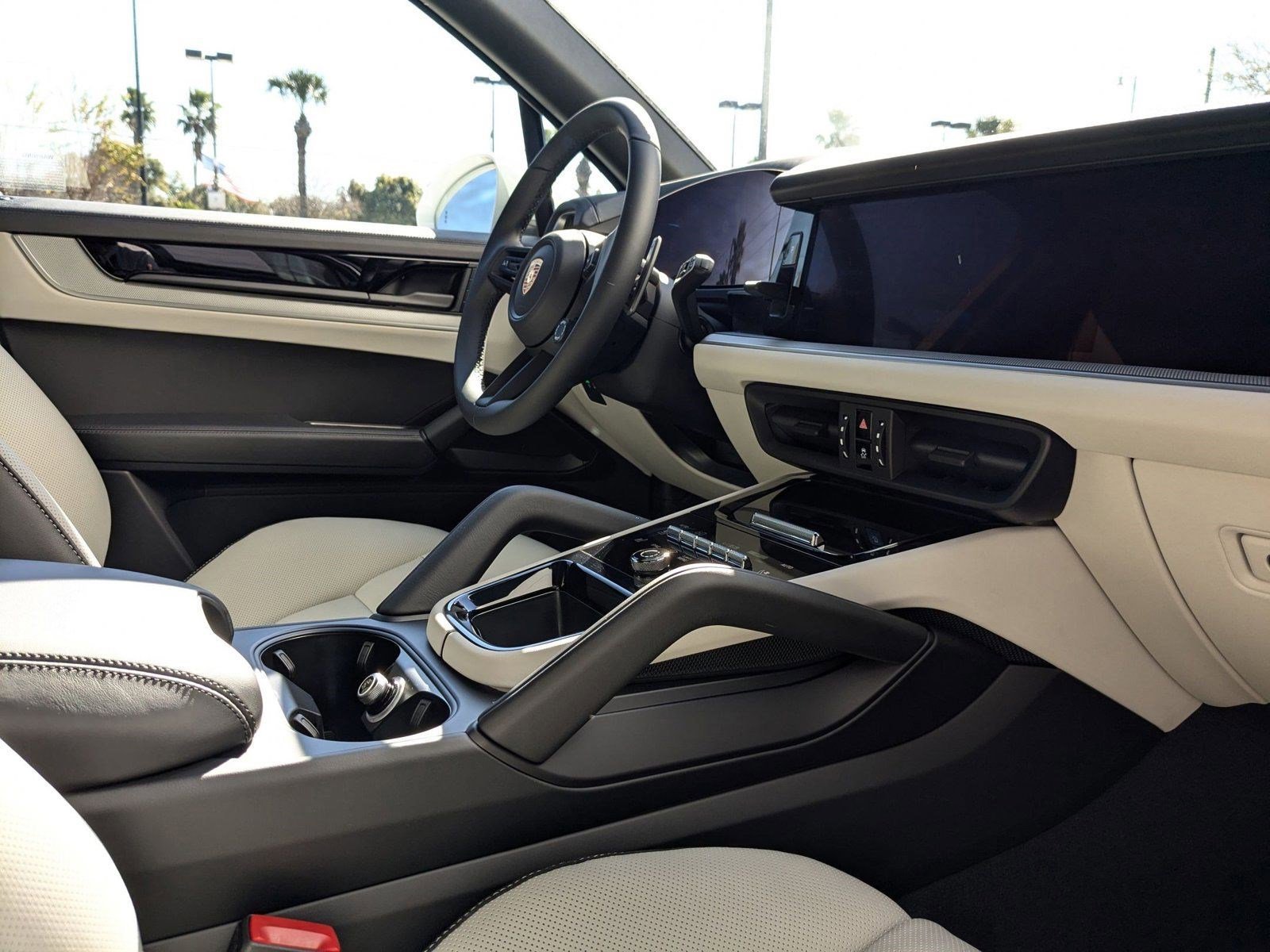 Certified 2025 Porsche Cayenne image 5