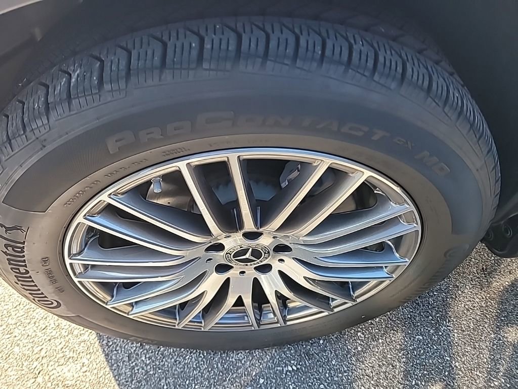 Used 2025 Mercedes-Benz GLC 300 4MATIC image 4