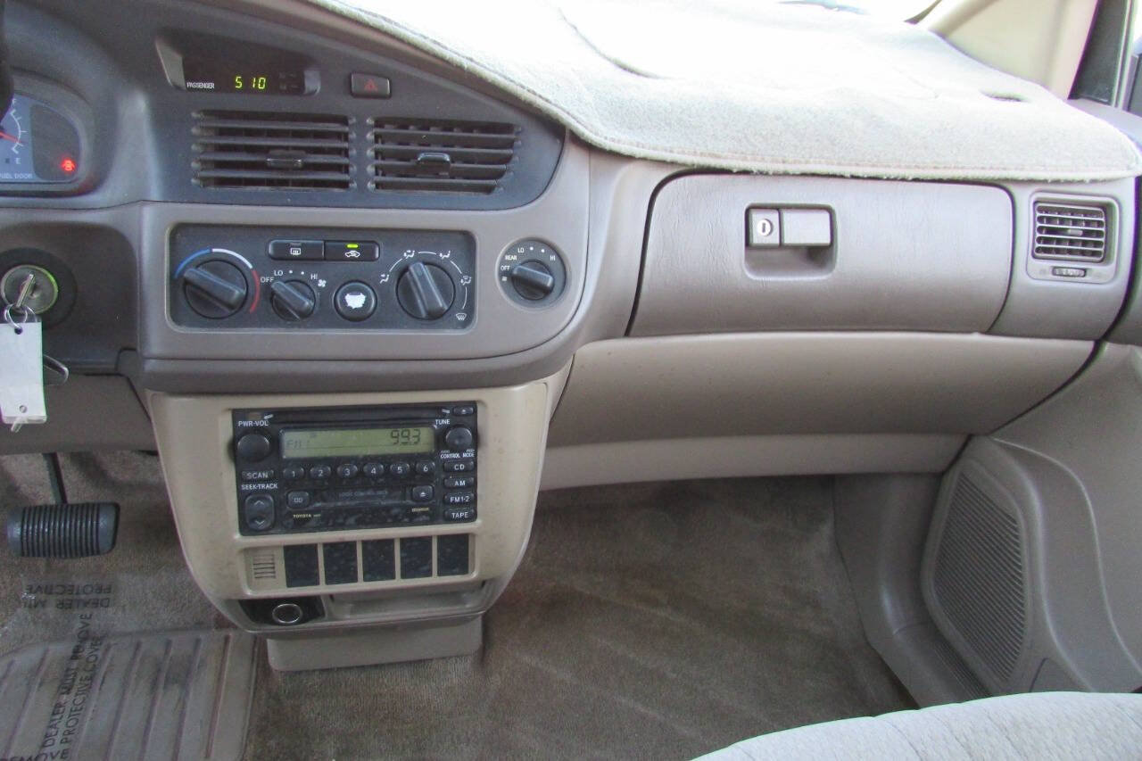 Used 2002 Toyota Sienna CE FWD image 38