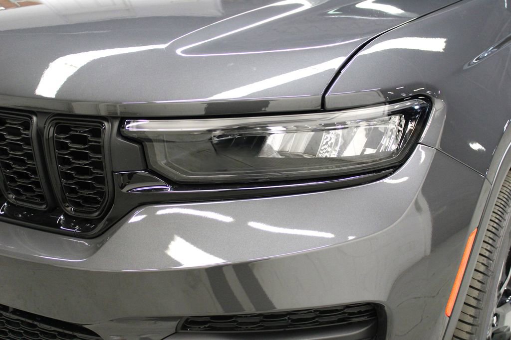 New 2025 Jeep Grand Cherokee Altitude image 34