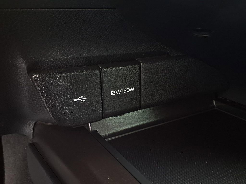 Used 2024 Toyota Camry SE FWD image 10