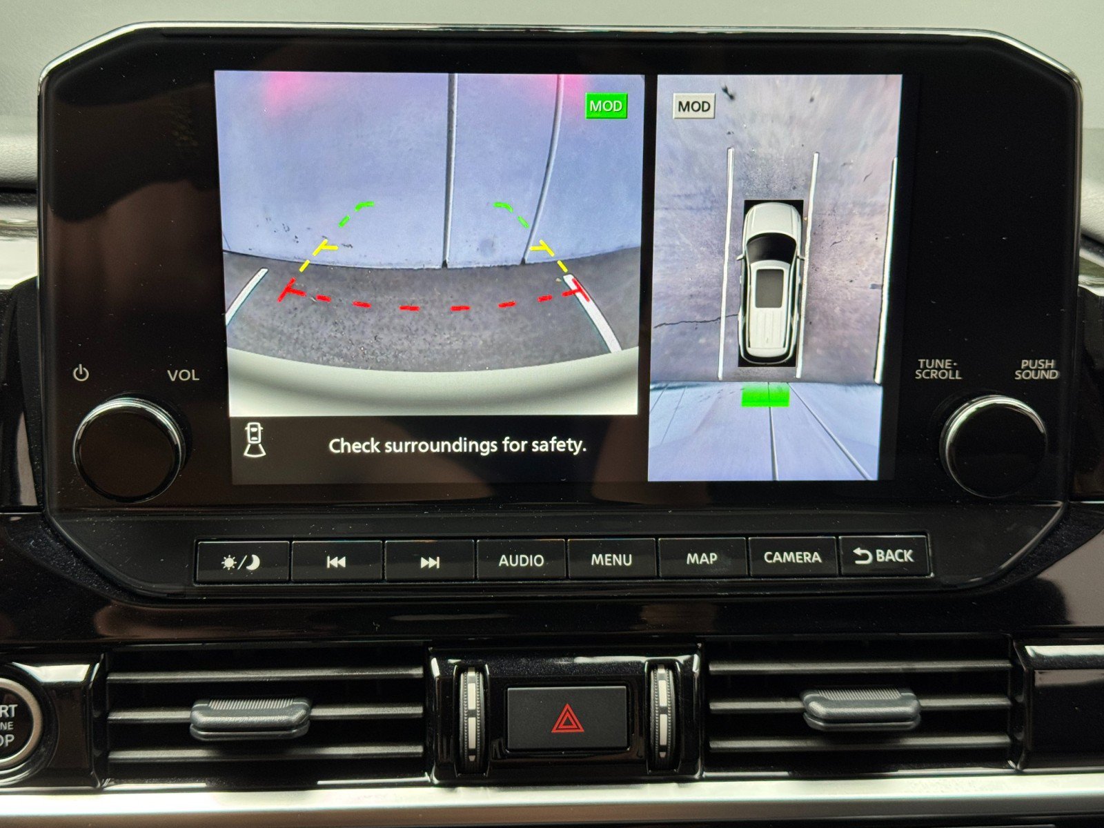 Used 2024 Nissan Pathfinder Platinum FWD image 28