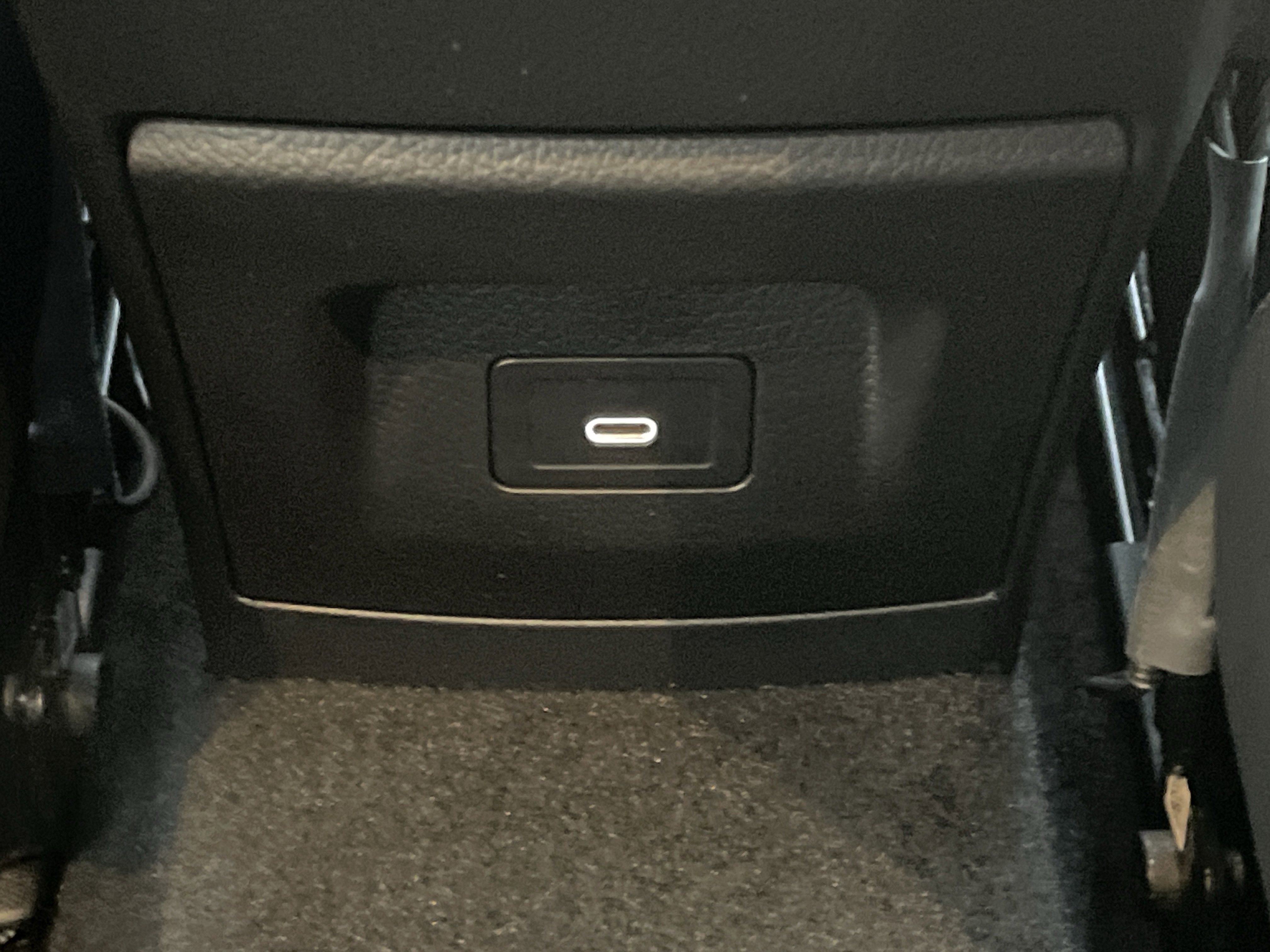 Used 2025 Mercedes-Benz CLA 250 4MATIC w/ Exclusive Package image 39