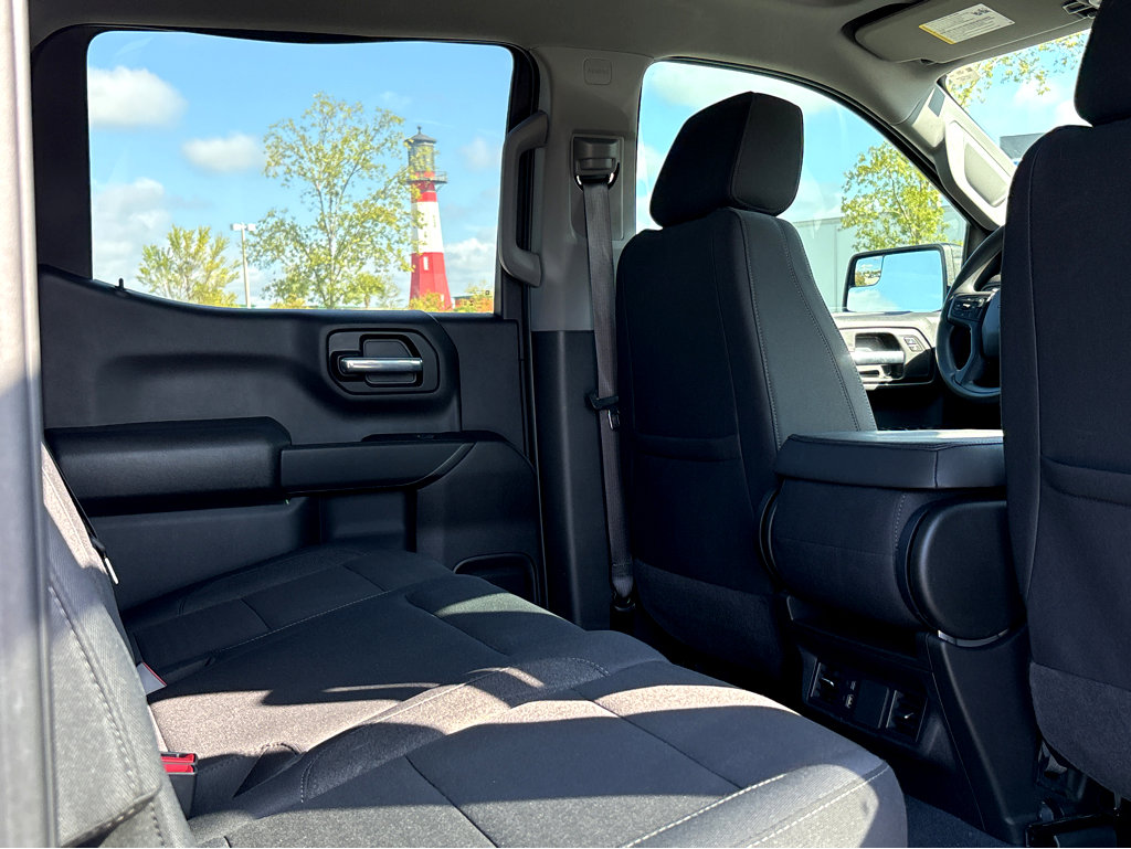 Used 2025 Chevrolet Silverado 1500 Custom image 11