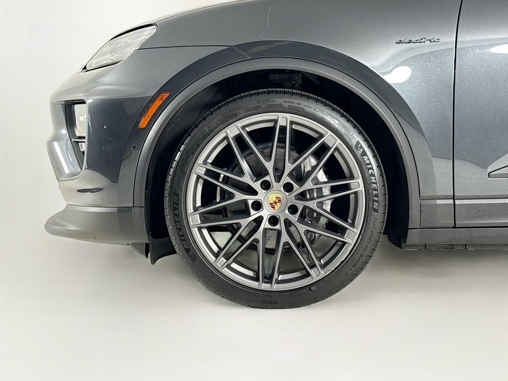 Certified 2024 Porsche Macan 4 Electric AWD/4WD image 32