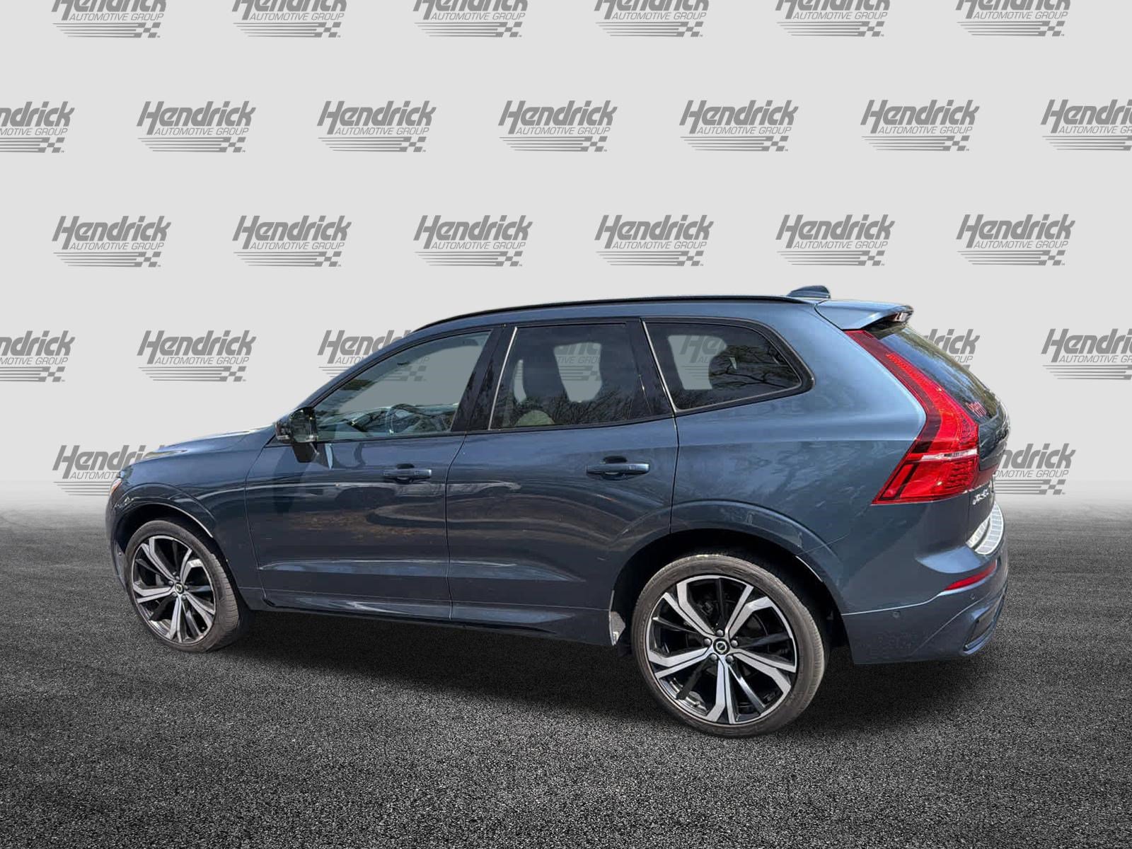 Used 2023 Volvo XC60 B5 Ultimate w/ Climate Package image 9