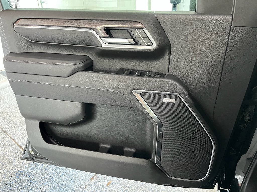 Used 2025 Chevrolet Silverado 2500 LTZ w/ LTZ Plus Package image 29