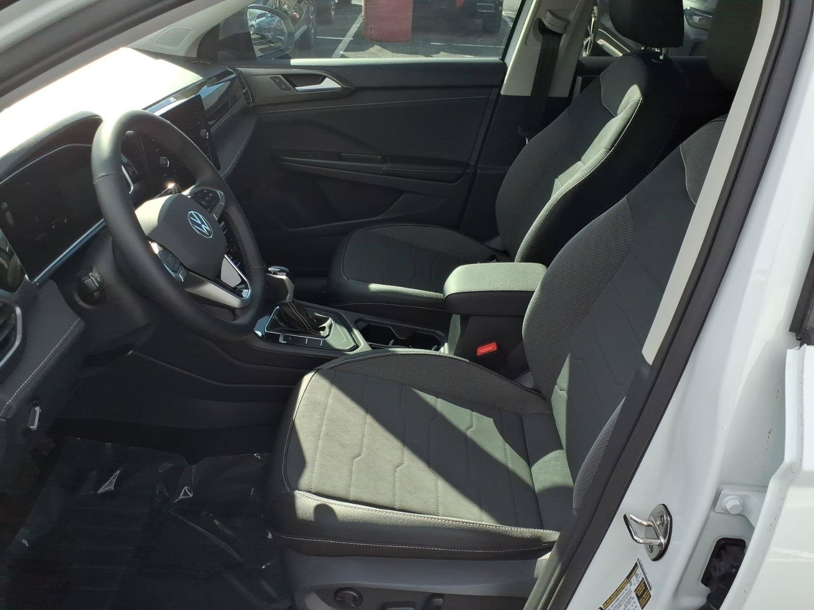 New 2026 Volkswagen Taos SE FWD image 8