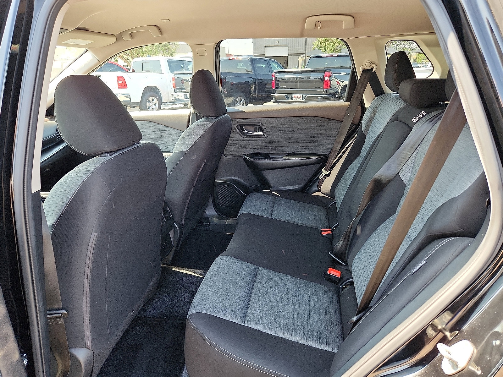 Used 2023 Nissan Rogue SV image 9