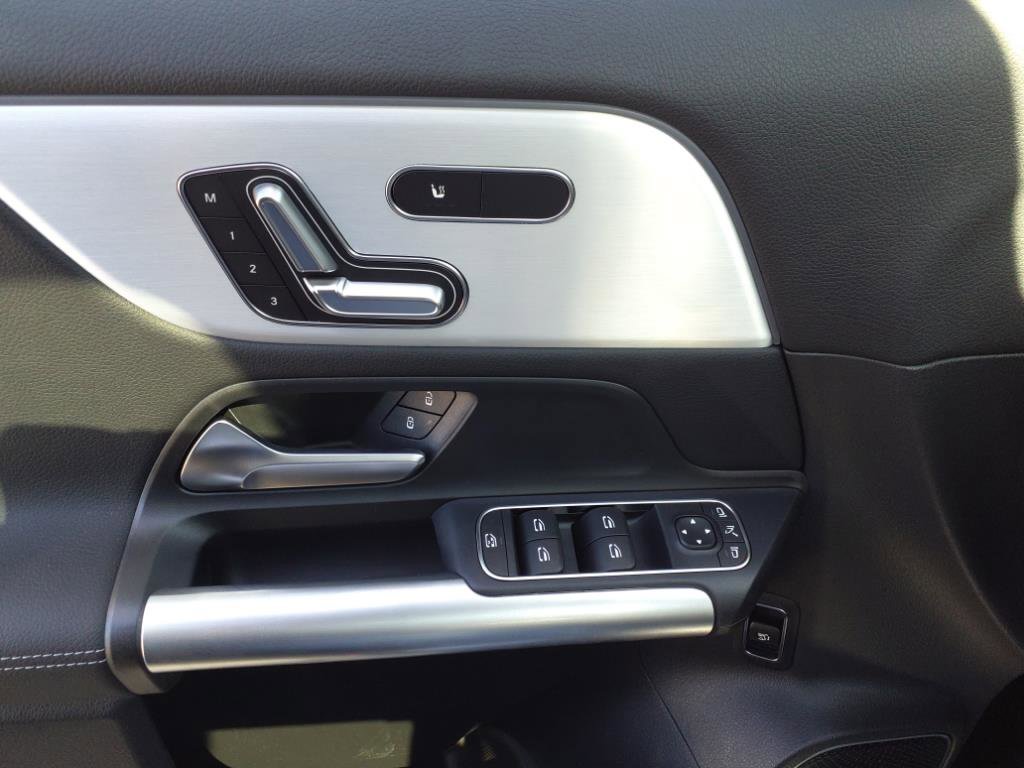 Certified 2025 Mercedes-Benz GLA 250 4MATIC image 13