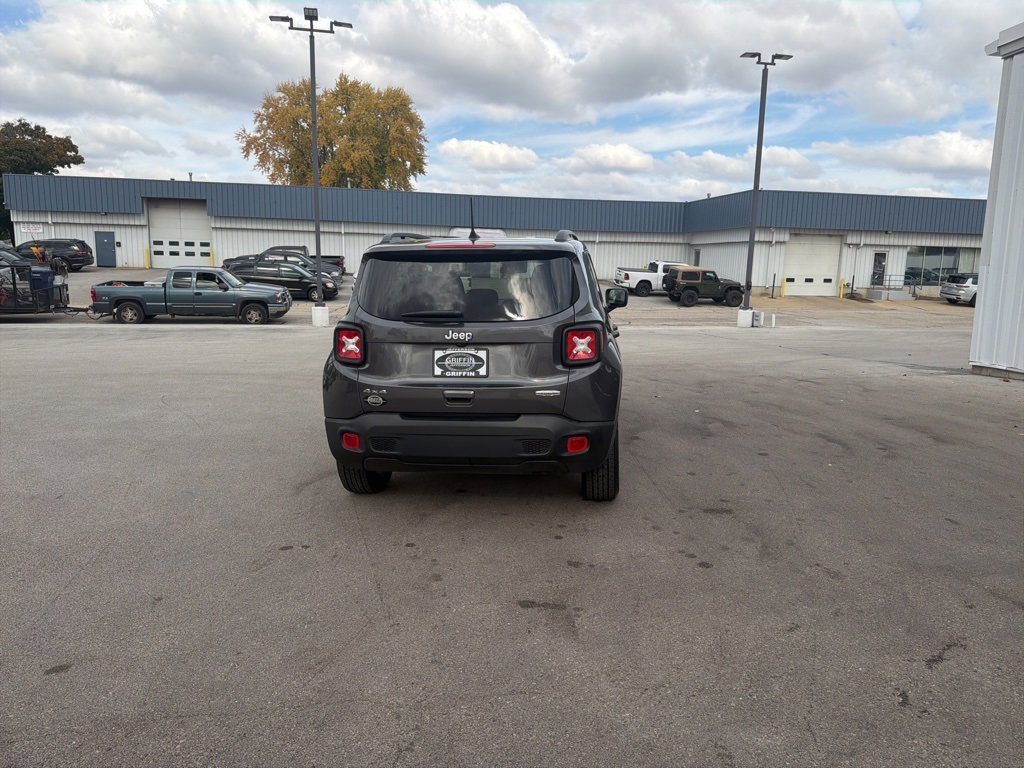 Used 2019 Jeep Renegade Latitude w/ Cold Weather Group image 33