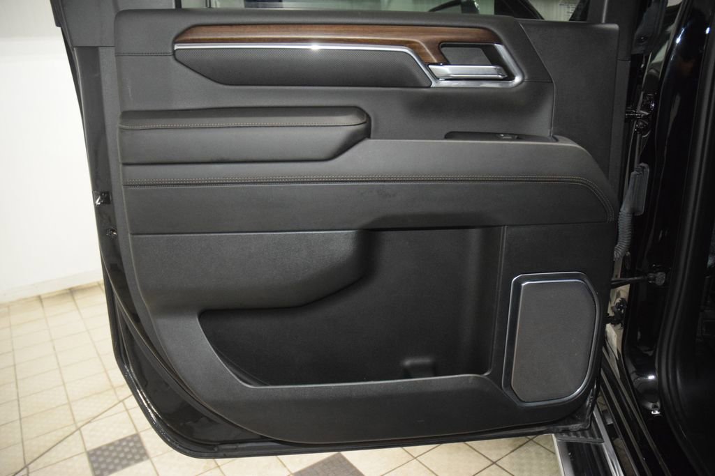 Used 2024 Chevrolet Silverado 2500 High Country w/ Technology Package AWD/4WD image 46