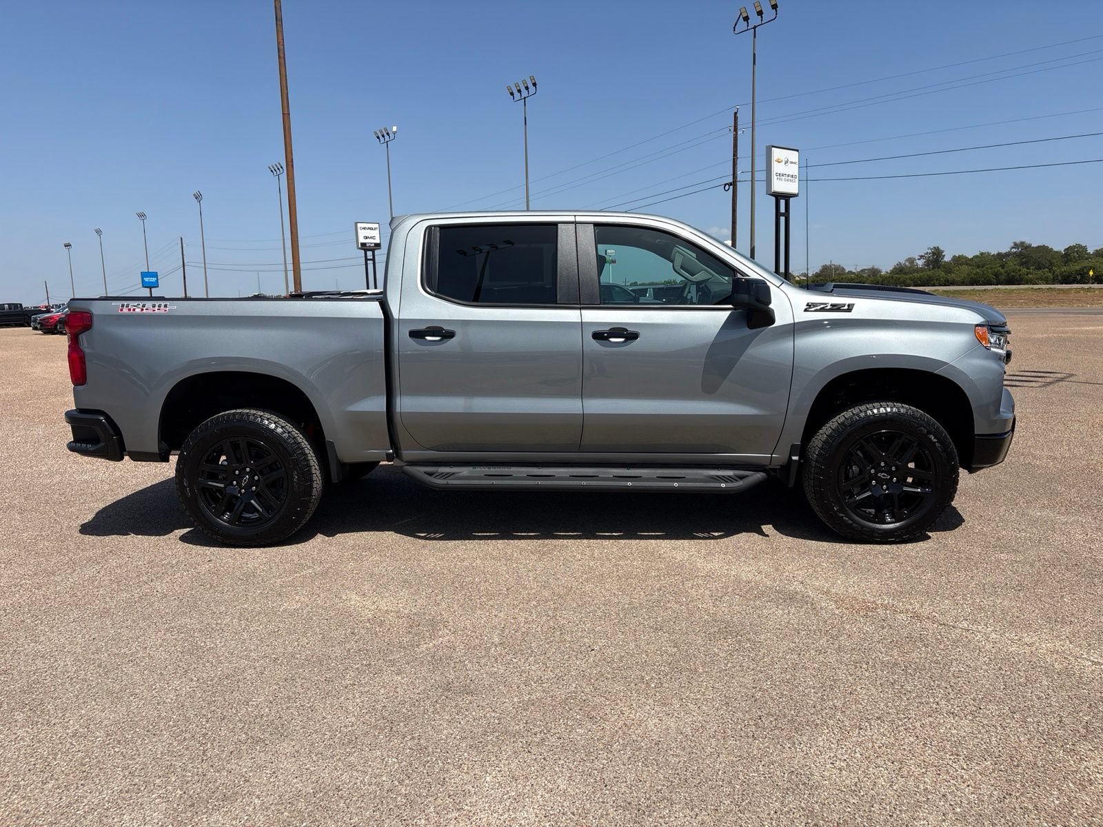 New 2026 Chevrolet Silverado 1500 LT Trail Boss w/ LPO, Dark Essentials Package AWD/4WD image 7