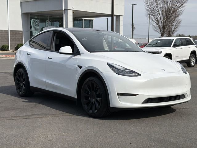 Used 2022 Tesla Model Y Long Range image 14