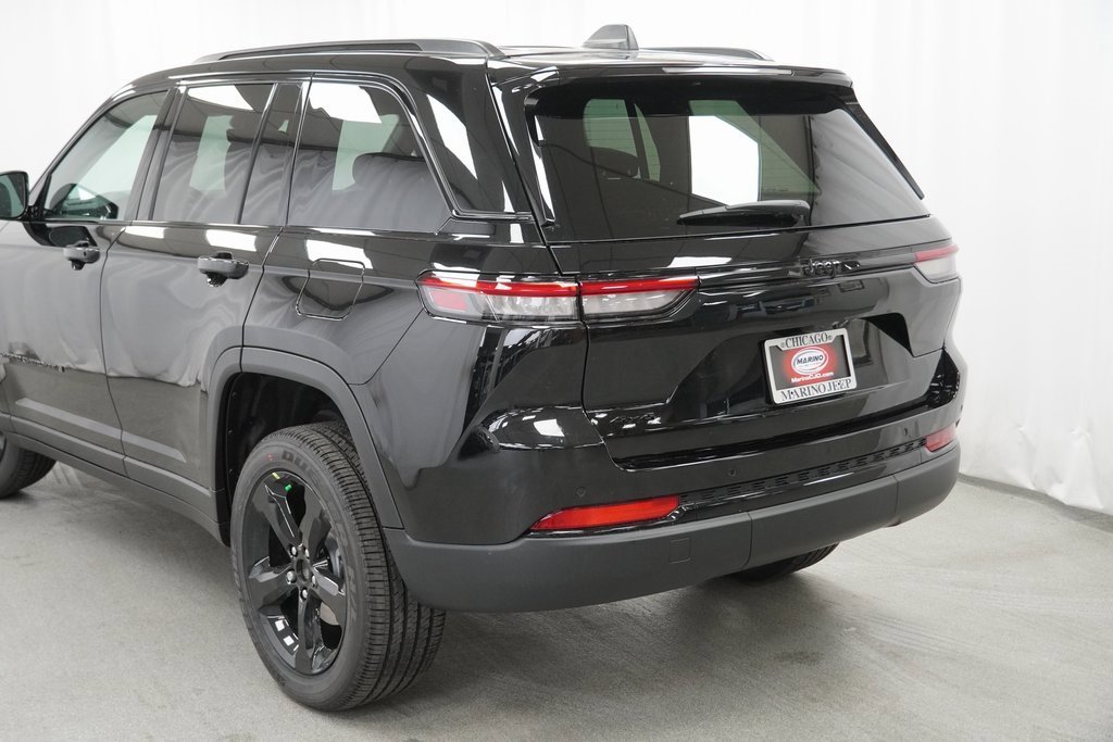 New 2025 Jeep Grand Cherokee Laredo image 12