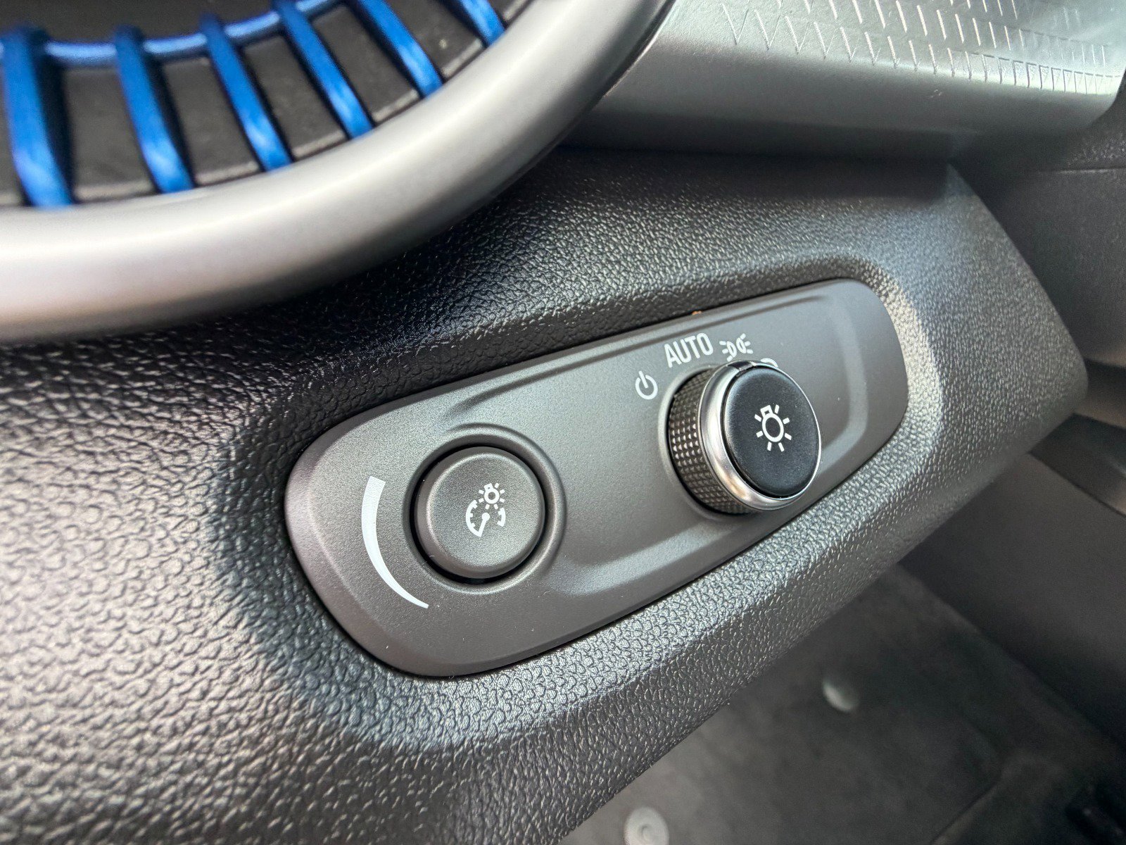 Certified 2025 Chevrolet Trax LS FWD image 18
