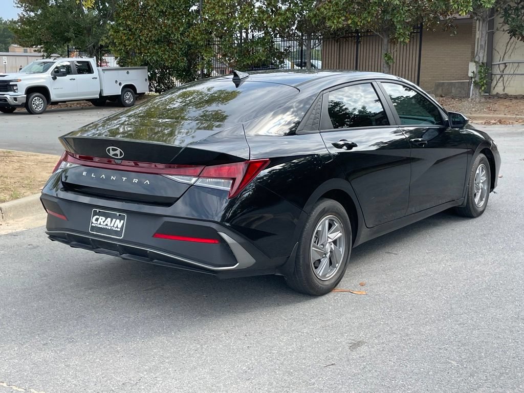Used 2025 Hyundai Elantra SE FWD image 7