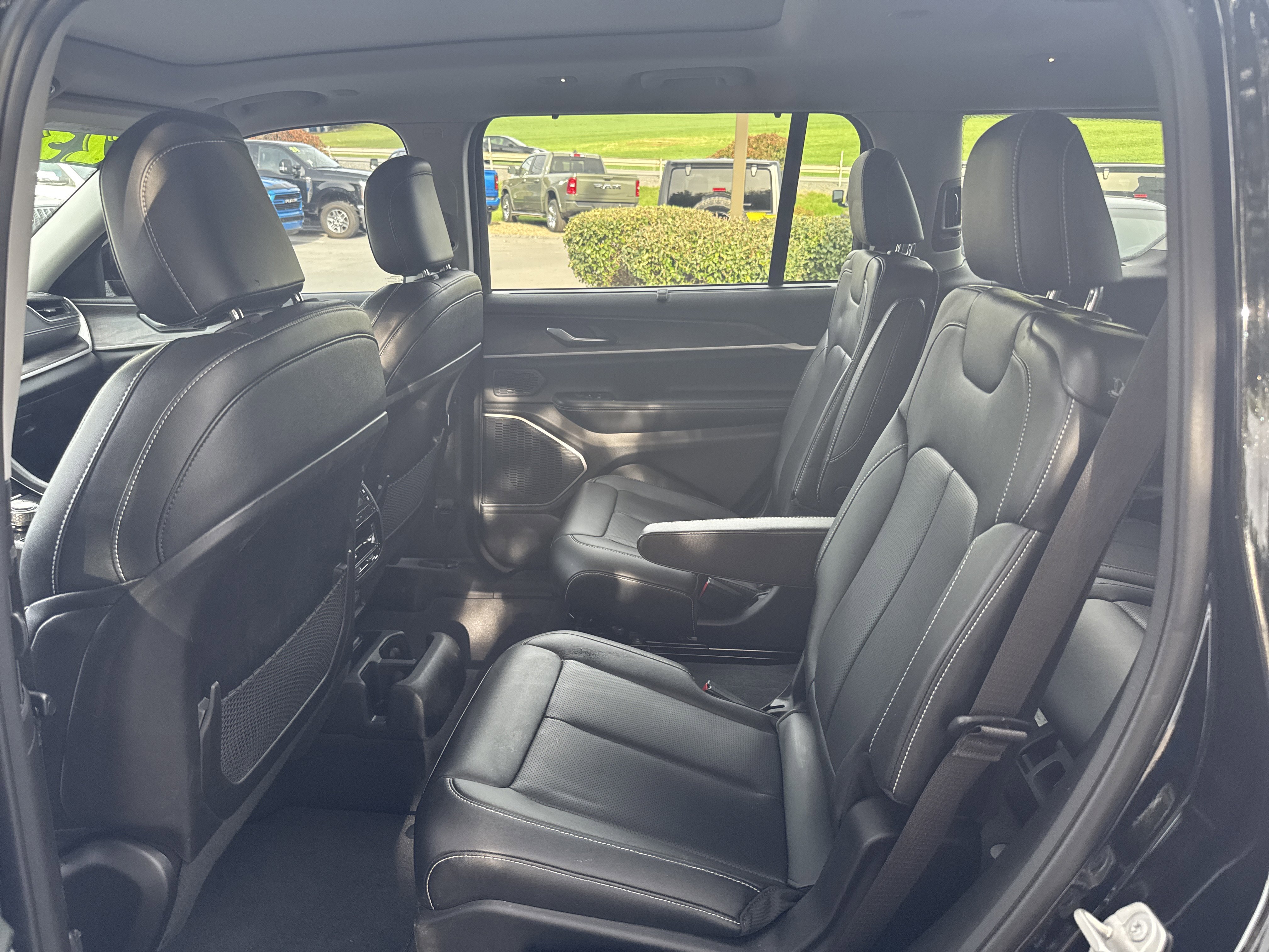 Used 2023 Jeep Grand Cherokee L Limited w/ Luxury Tech Group II image 13