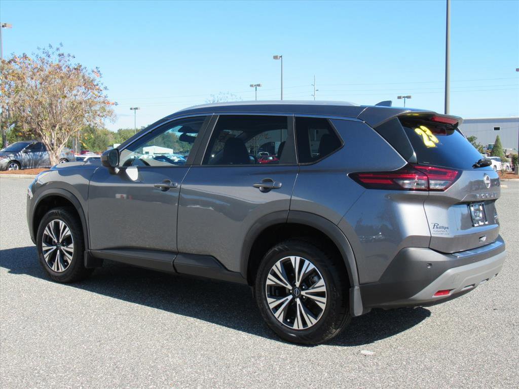 Used 2023 Nissan Rogue SV w/ SV Premium B Package image 5