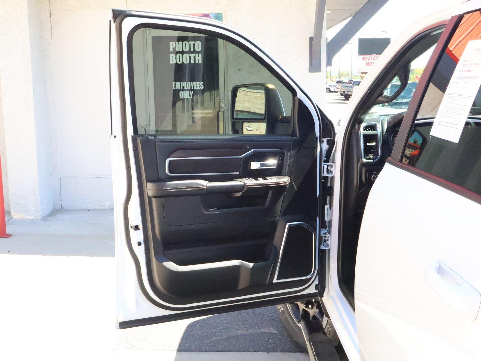 Used 2026 RAM 2500 Laramie AWD/4WD image 19