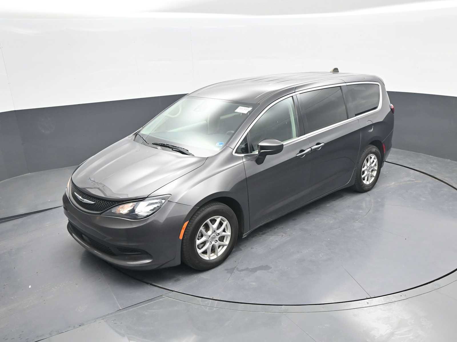 Used 2023 Chrysler Voyager LX FWD image 33