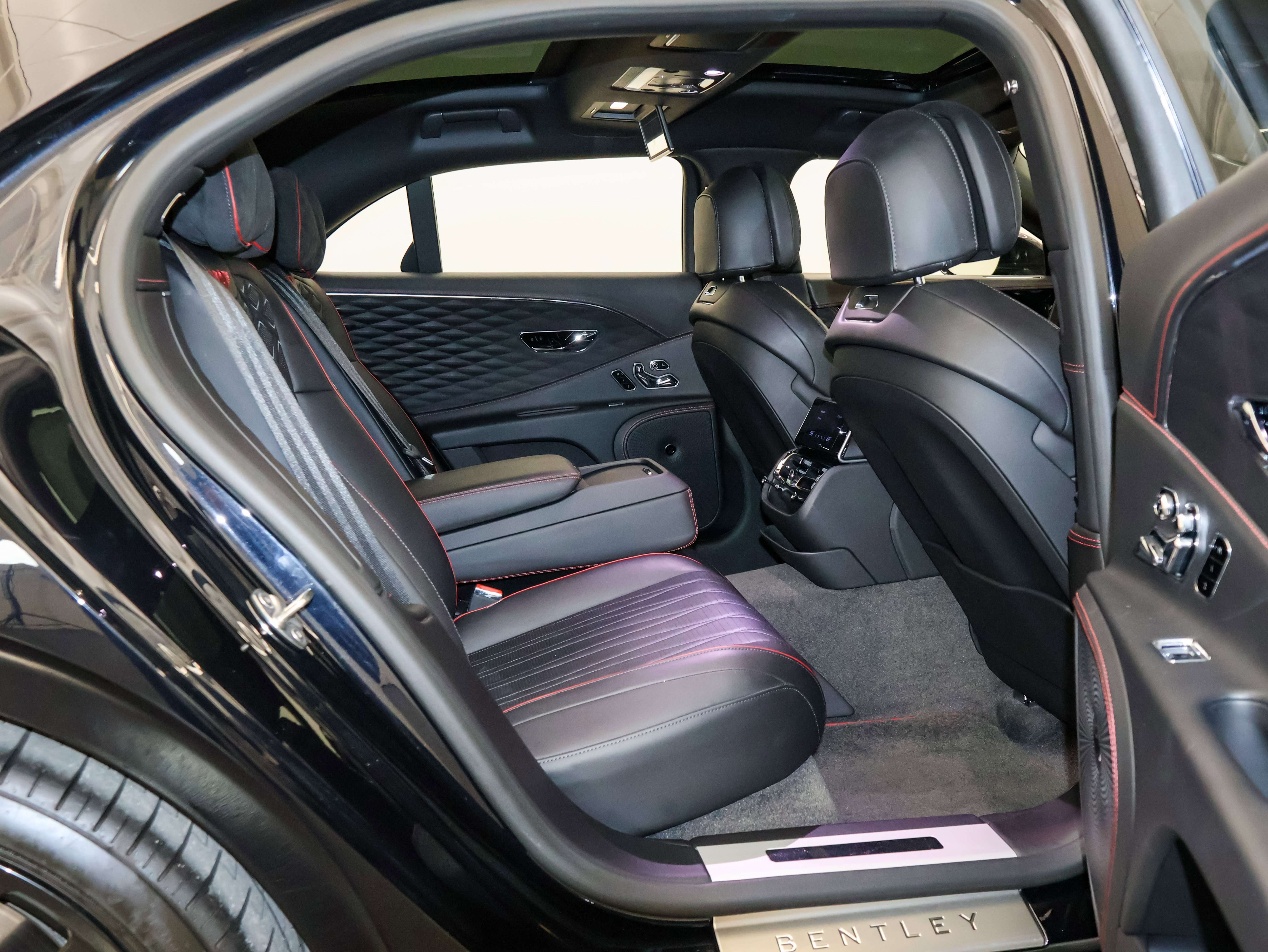 Used 2022 Bentley Flying Spur V8 image 60