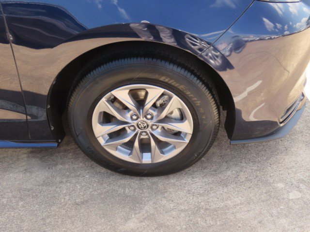 Used 2025 Toyota Sienna XLE FWD image 7