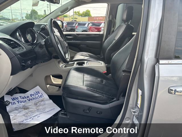 Used 2016 Chrysler Town & Country Touring-L FWD image 11