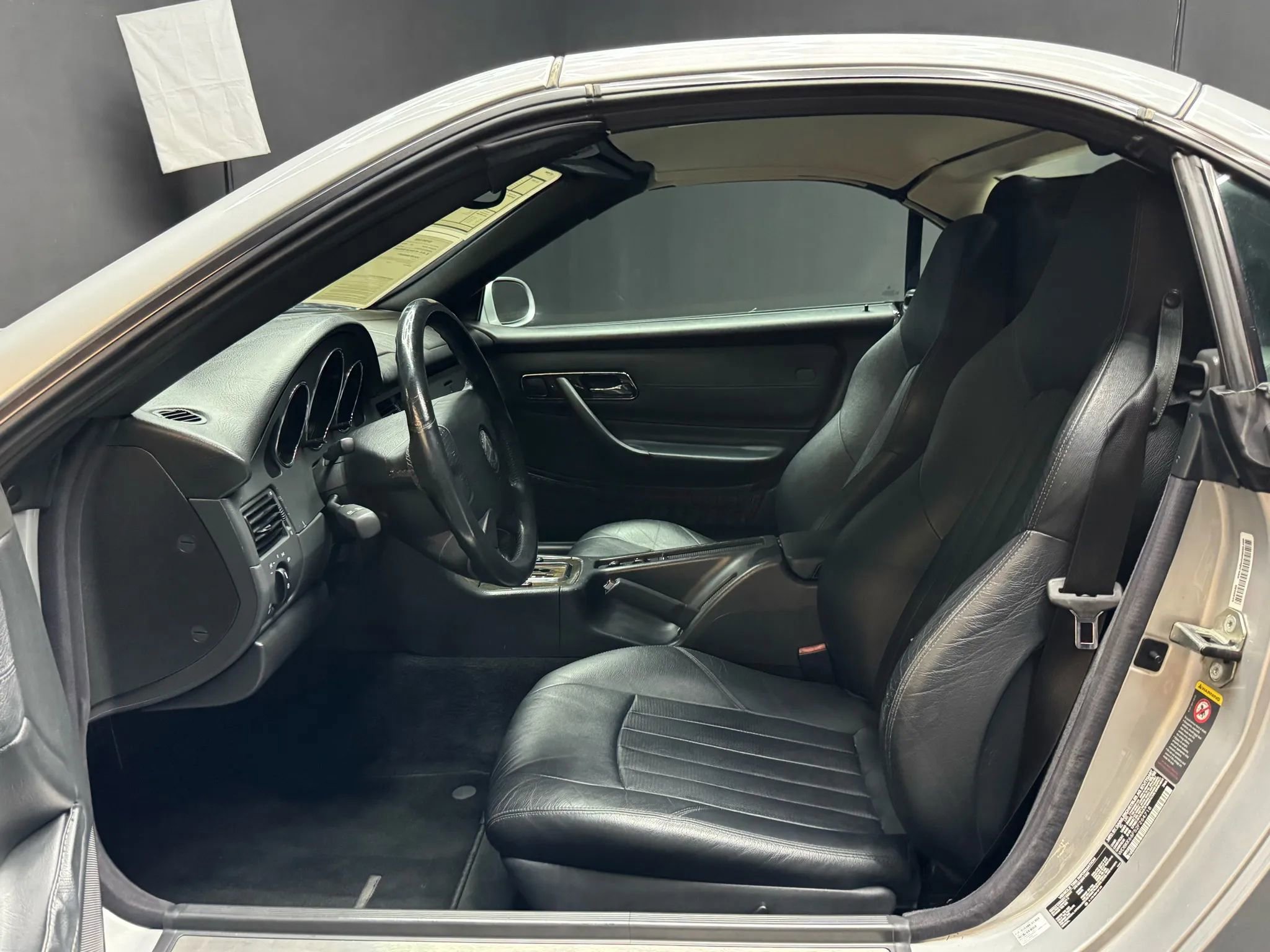 Used 2002 Mercedes-Benz SLK 32 AMG image 21